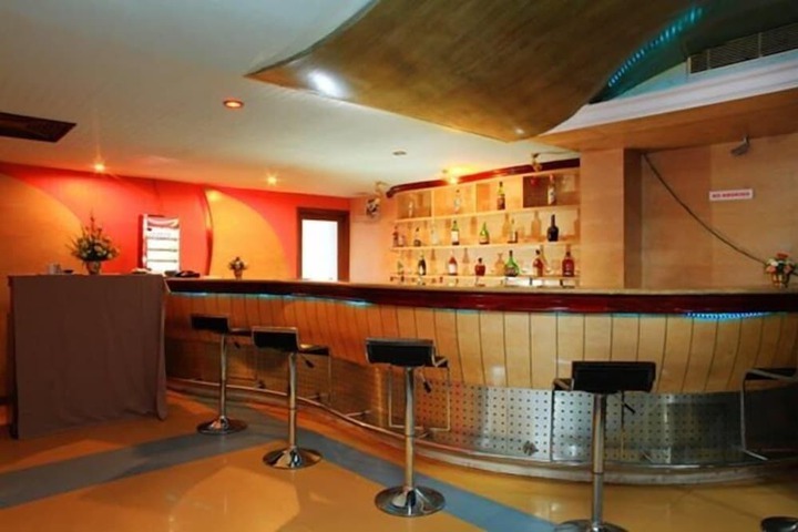 Lounge 21 of 24