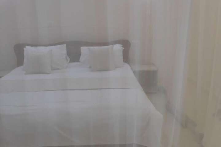 Room 5 of 25