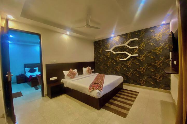 Room 14 of 31