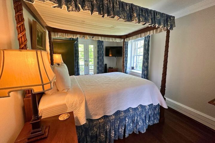 Room 105 of 285