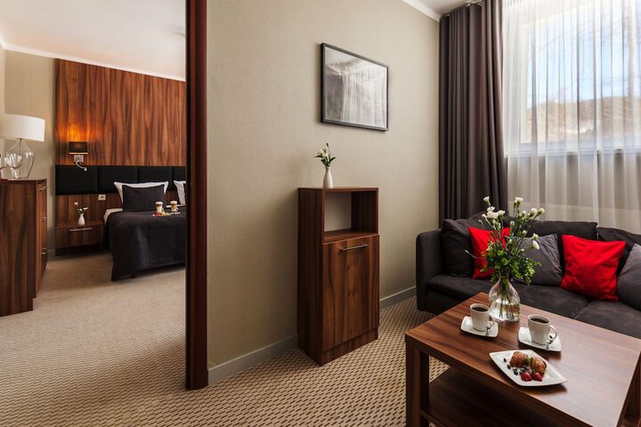 Room 4 of 74