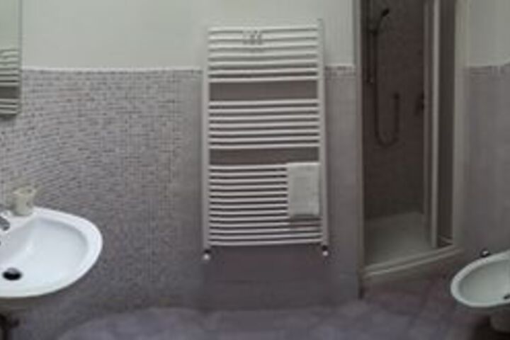 Room 7 of 32