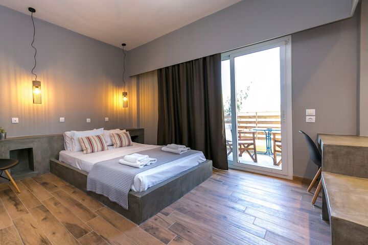 Room 4 of 43