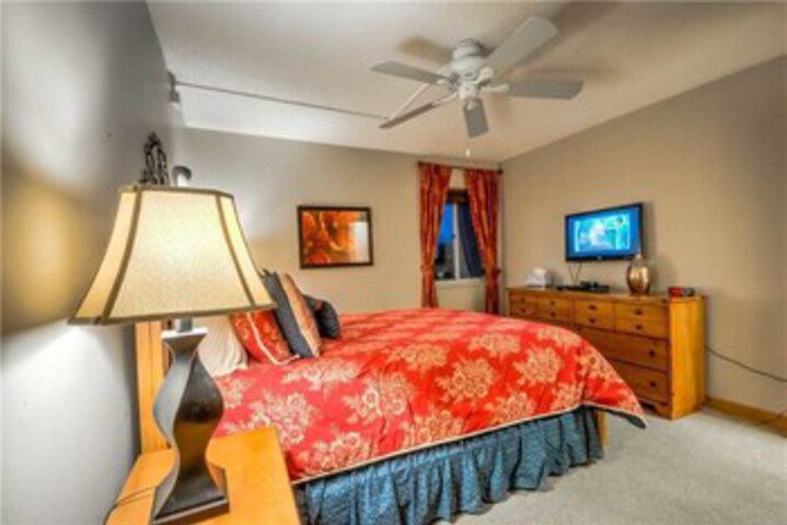 Room 9 of 22