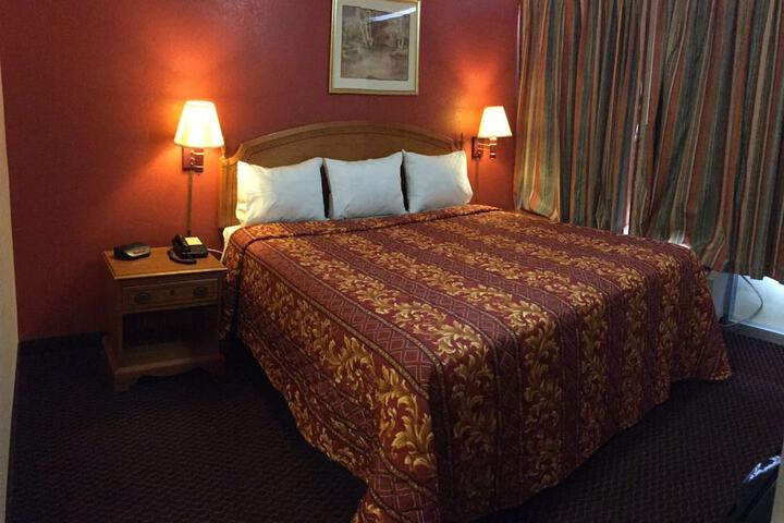 Room 5 of 18