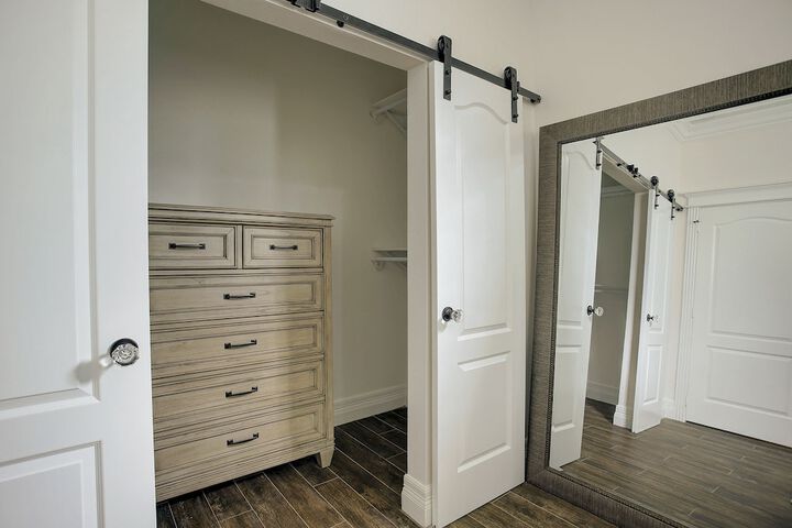 Room 10 of 82