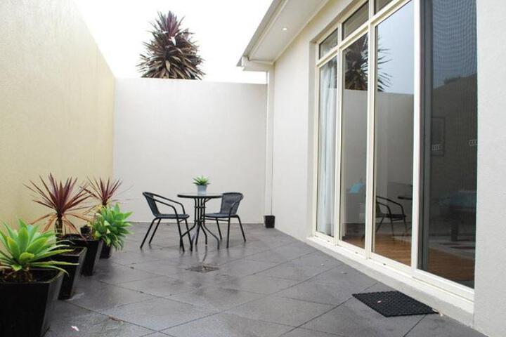 Hotel Exterior 1 of 5