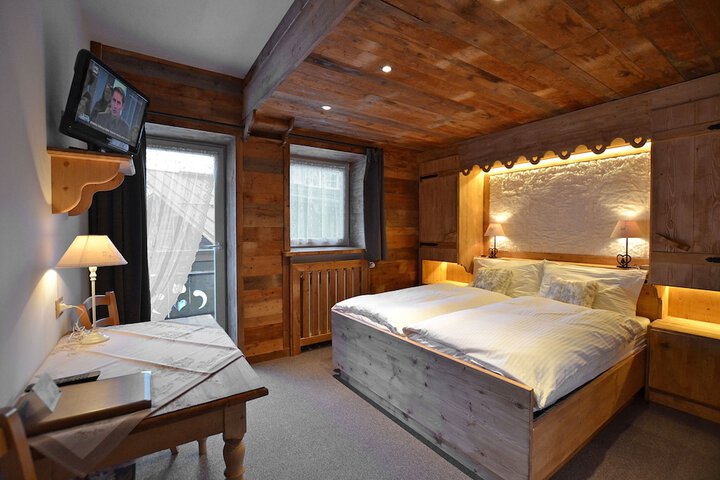 Room 6 of 45