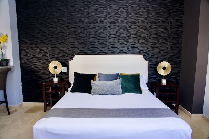 Room 18 of 159