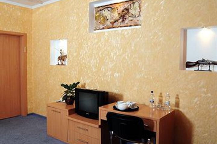 Room 15 of 38