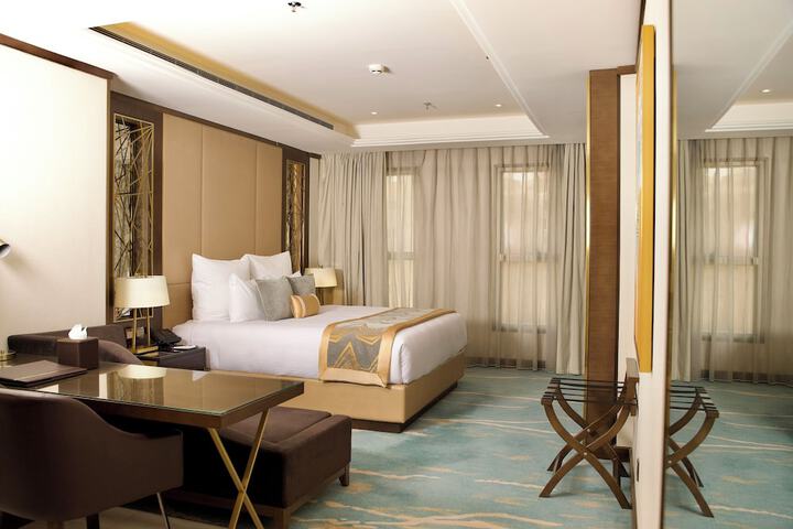 Room 28 of 82