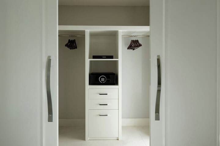 Room 18 of 216