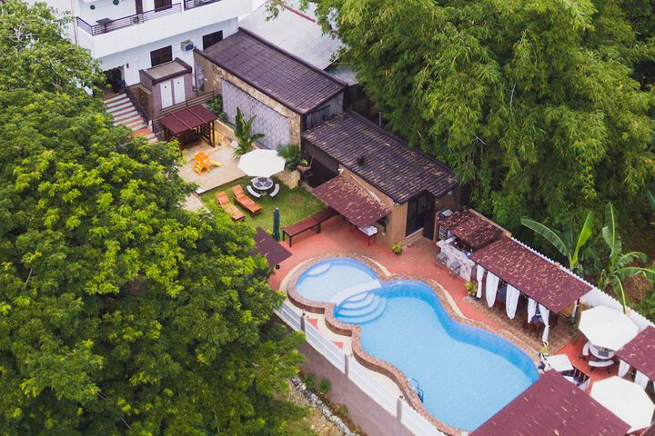 Pool Hotel