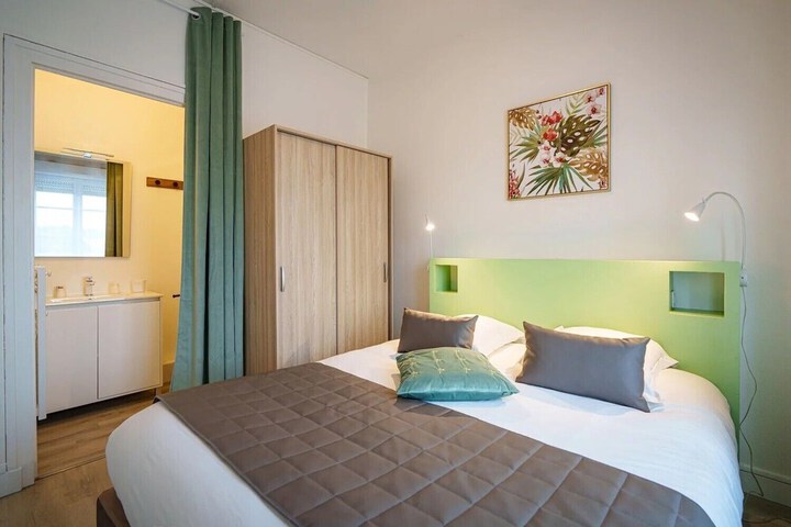 Room 16 of 44