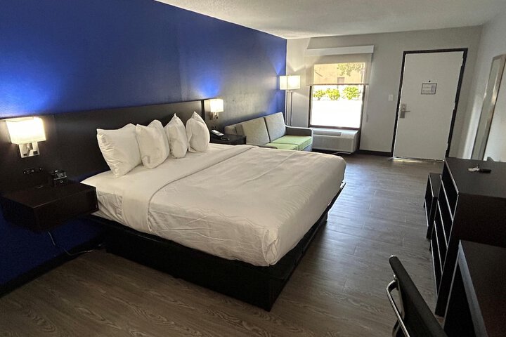 Room 5 of 32