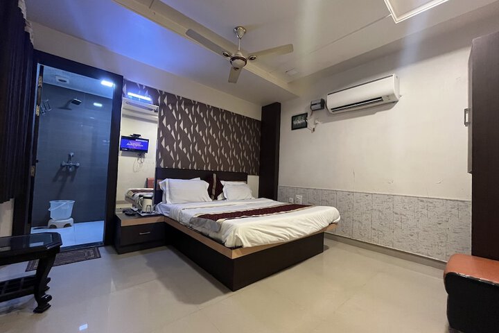 Room 5 of 14