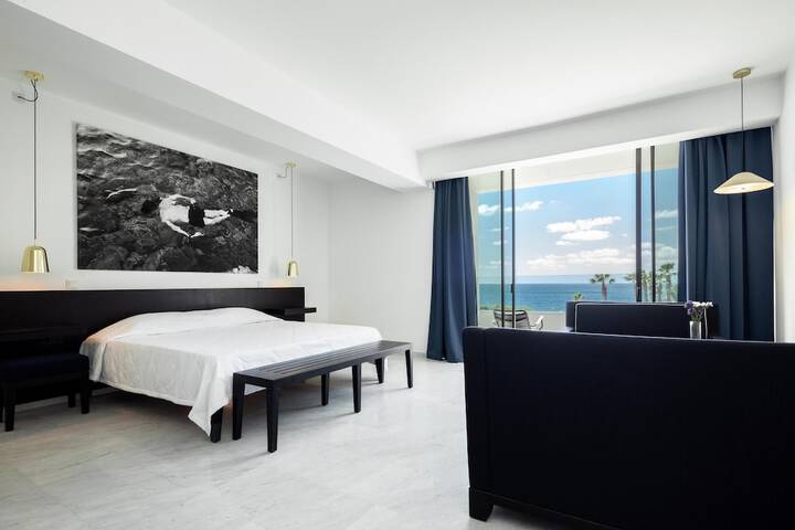 Room 53 of 182