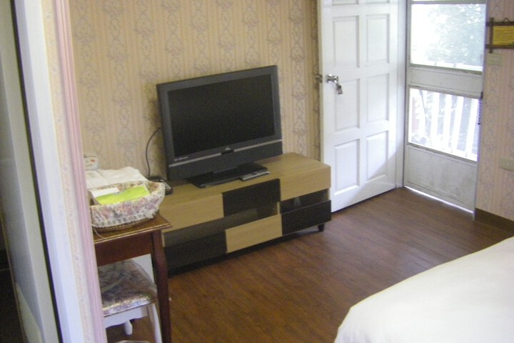 Room 5 of 43