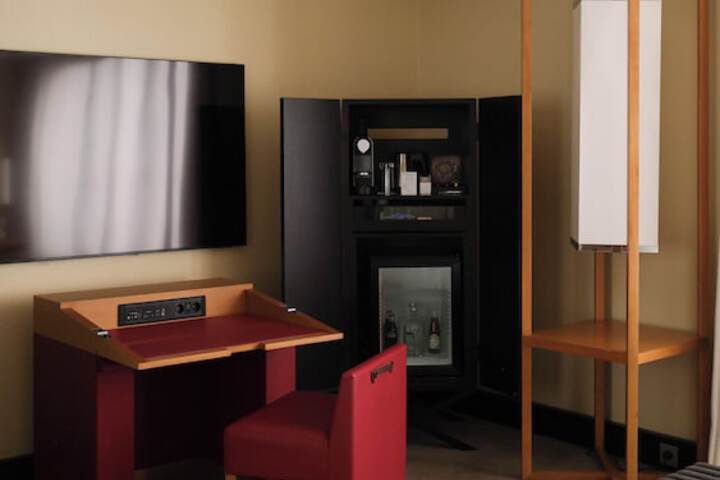 Room 5 of 81