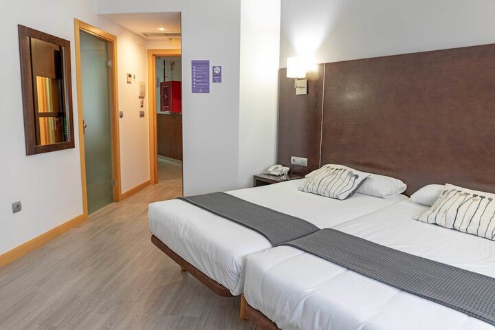 Room 10 of 50