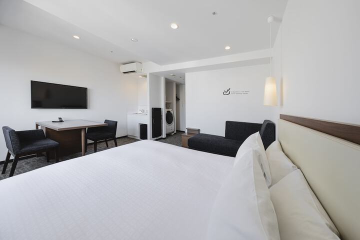 Room 18 of 48