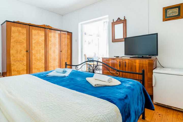 Room 3 of 104