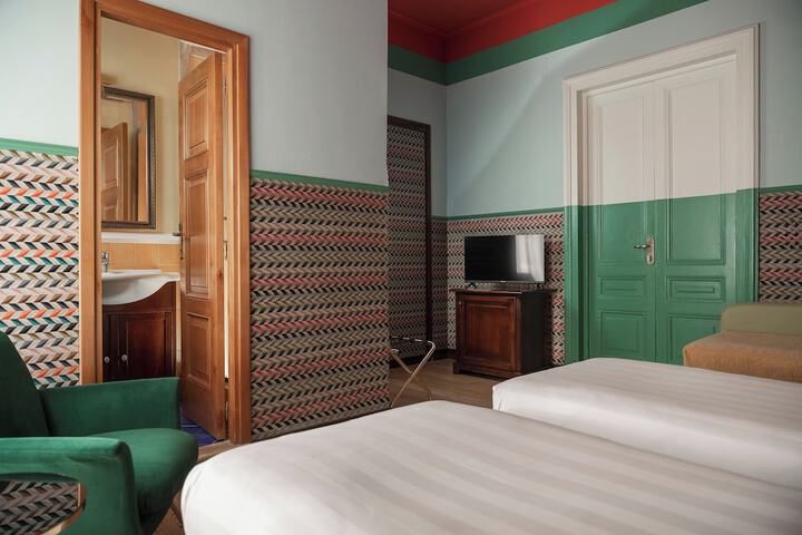 Room 42 of 92