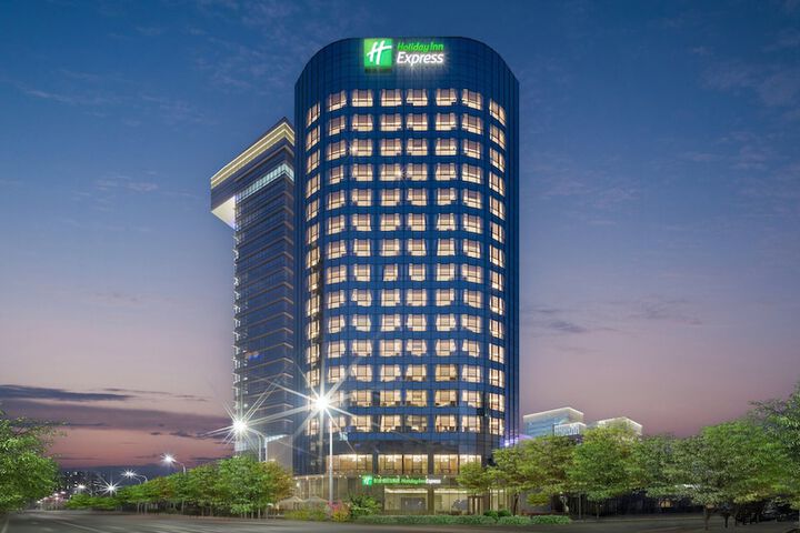 Exterior of Holiday Inn Express Beijing Yizhuang Tongminghu by IHG