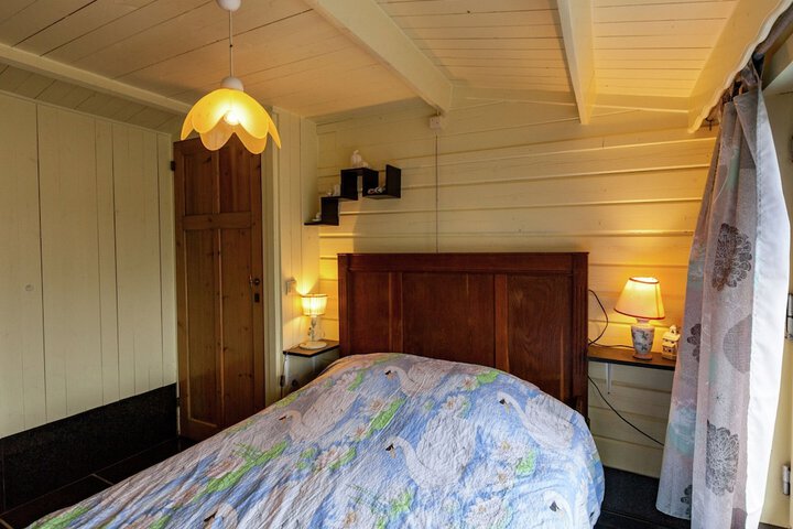 Room 3 of 74