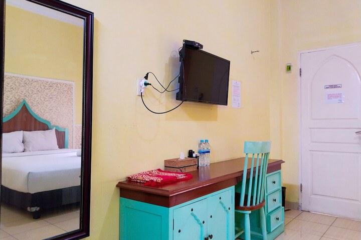 Room 8 of 93