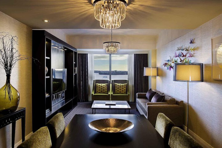 Room 10 of 147
