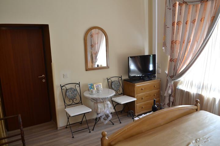 Room 6 of 96