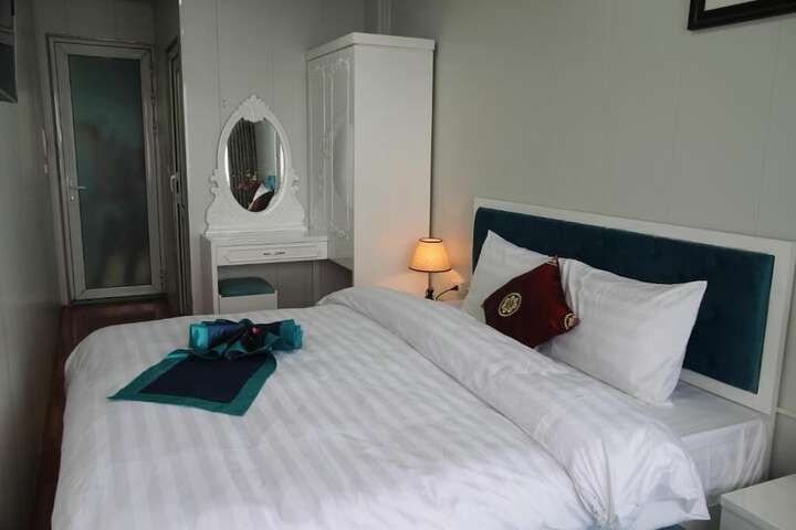 Room 15 of 43