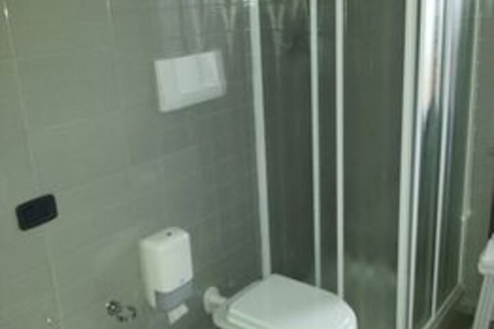 Room 5 of 17
