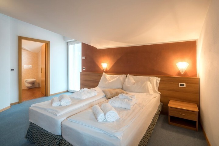 Room 3 of 33