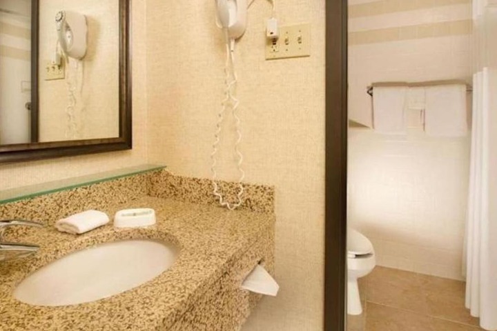 Room 10 of 28