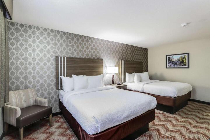 2 Queen Beds Pet Friendly (13 of 17)
