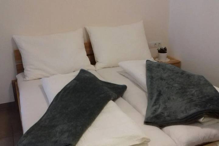 Room 4 of 15