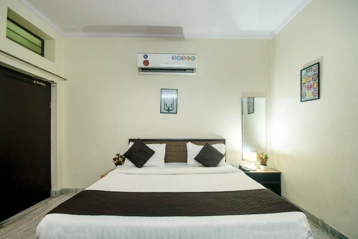 Room 33 of 60