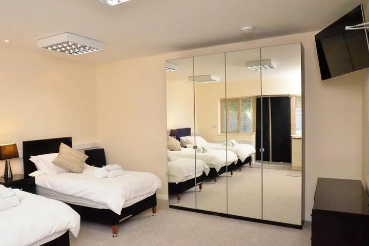 Room 4 of 11
