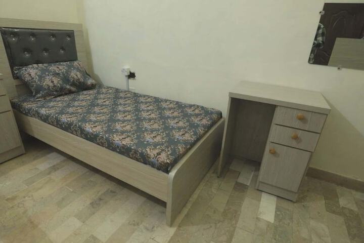 Room 7 of 12