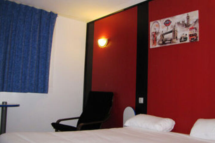 Room 4 of 11