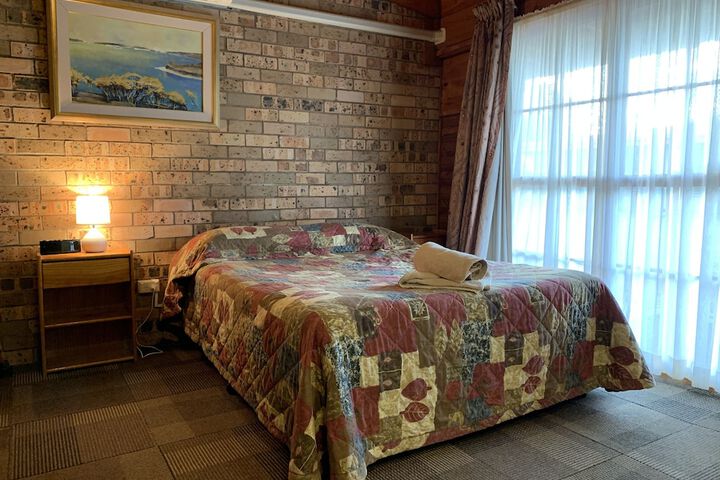 Room 4 of 27