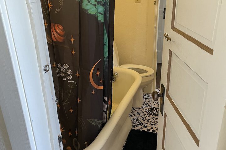 Room 82 of 99