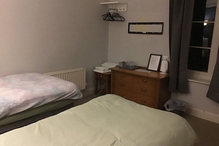 Room 5 of 9