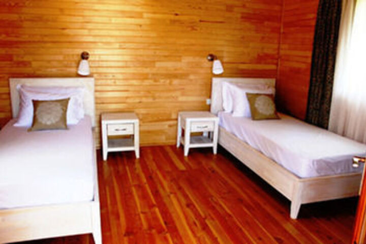Room 10 of 28