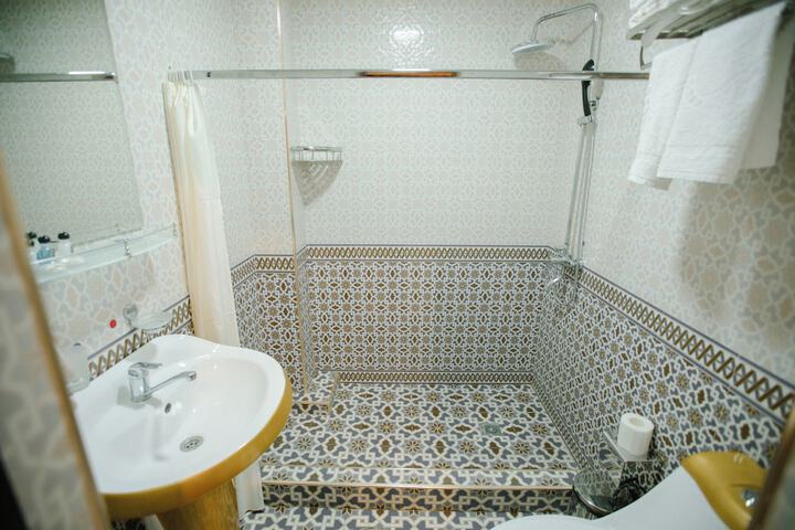Room 28 of 63