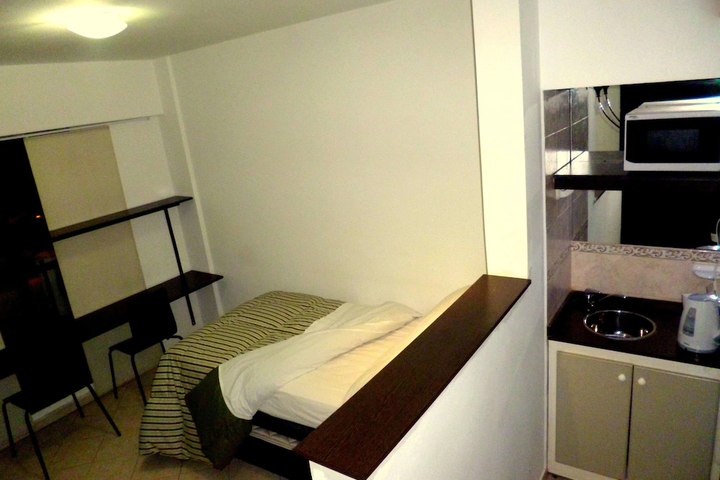Room 7 of 9
