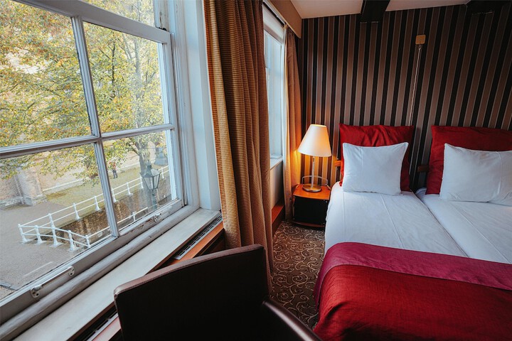 Room 50 of 105