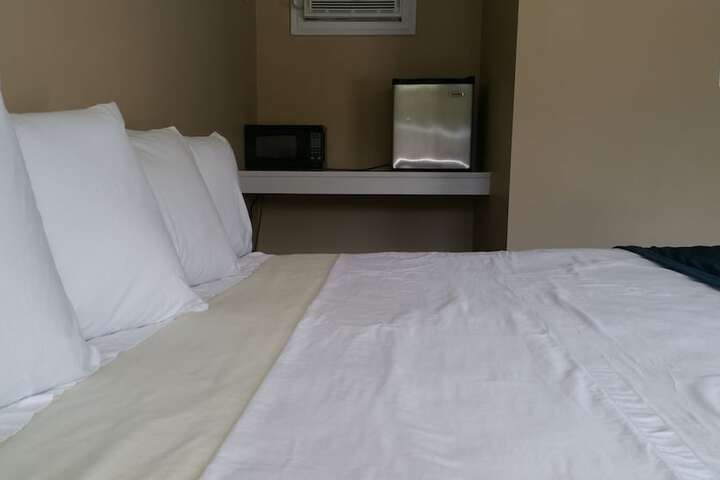 Standard | King Bed (4 of 5)